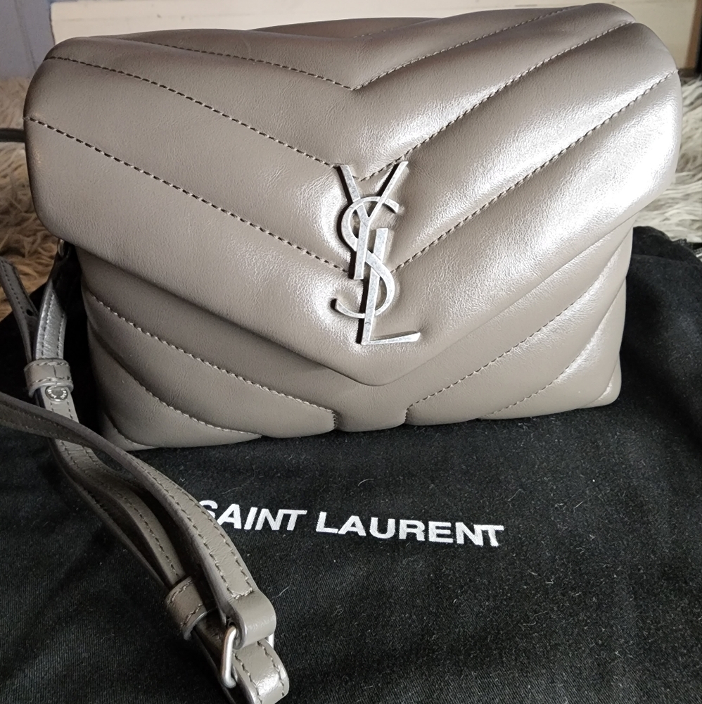 YSL LouLou Matelasse Chevron Toy Shoulder Bag in Gray